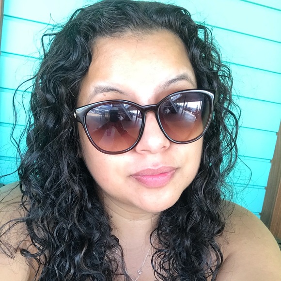 Meet your Posher, Marisela - Picture 1 of 1